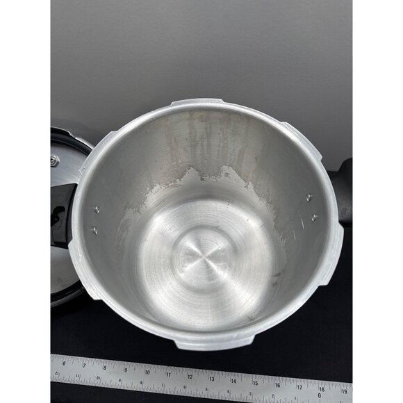 Denmark Aluminum 6-Liter Pressure Cooker With Locking Lid For Fast Cooking - Picture 4 of 7